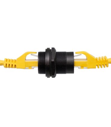 Conector CAT 6A STP industrial IP67, con tapa y protección.