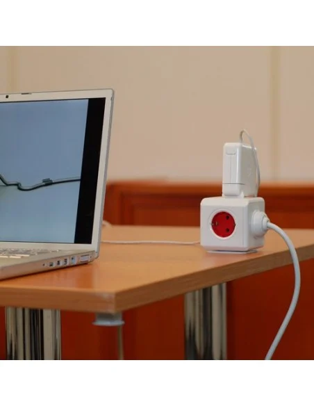 PowerCube rojo. Alargadera 1.5 m. + 4 conexiones a 230V