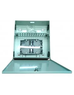 Caja metálica de fibra óptica FTTH para conectores SC. Detalle del peine.